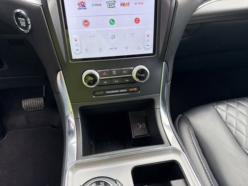 Used 2024 Ford Edge Titanium image 19