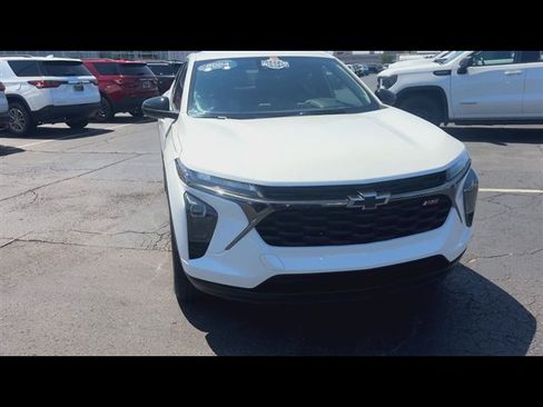 Certified 2024 Chevrolet Trax RS w/ Driver Confidence Package FWD image 3