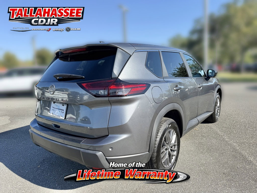 Used 2024 Nissan Rogue S AWD/4WD image 3