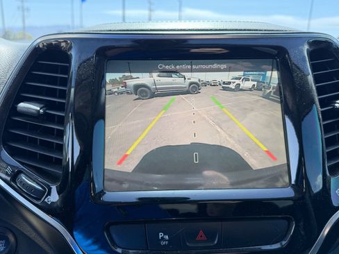 Used 2019 Jeep Cherokee Limited AWD/4WD image 11