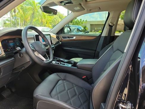 Used 2024 Volkswagen Atlas SE w/ Panoramic Sunroof Package FWD image 15