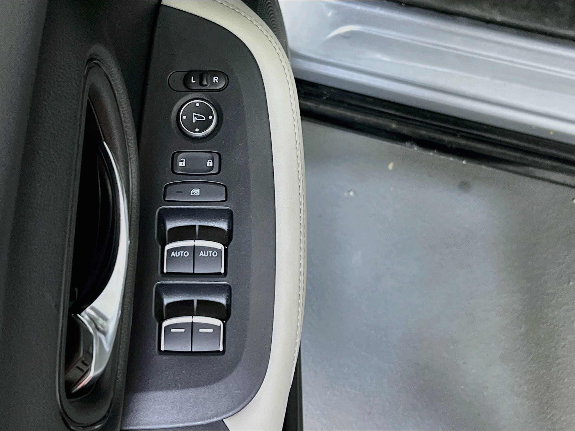 Used 2024 Honda HR-V EX-L image 17