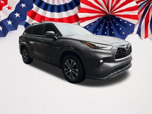 Used 2022 Toyota Highlander XLE FWD image 29