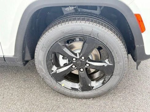 New 2026 Jeep Grand Cherokee Limited AWD/4WD image 11