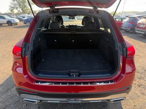 Used 2025 Mercedes-Benz GLC 300 4MATIC image 12