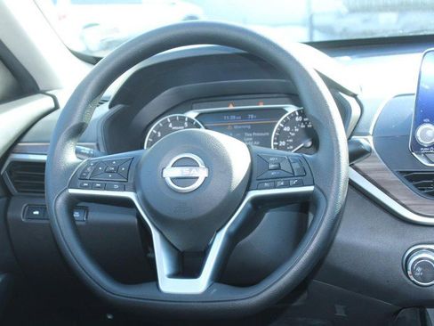 Used 2024 Nissan Altima 2.5 SV image 14
