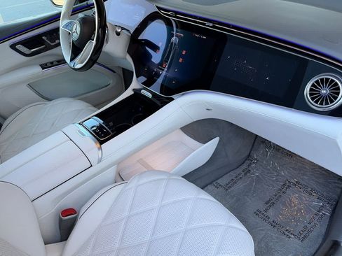 Used 2024 Mercedes-Benz Maybach EQS 680 4MATIC image 17