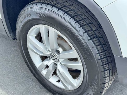 Used 2016 Volkswagen Tiguan S FWD image 18