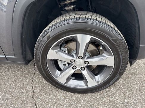 Used 2025 Jeep Grand Cherokee L Limited w/ Luxury Tech Group II image 34