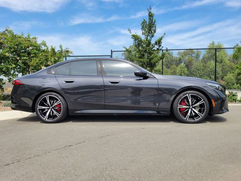 Used 2024 BMW 540i xDrive w/ Executive Package image 8