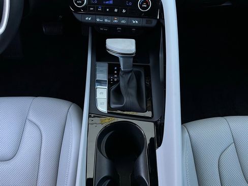 Used 2025 Hyundai Elantra Limited image 15