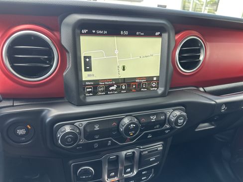 Used 2022 Jeep Wrangler Rubicon AWD/4WD image 17