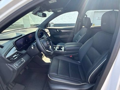 Used 2025 Buick Enclave Sport Touring w/ Super Cruise Package FWD image 12