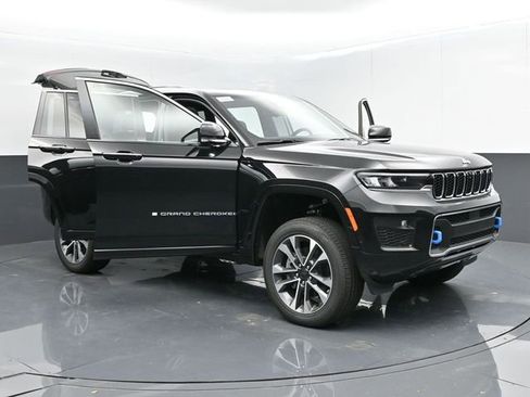 Used 2024 Jeep Grand Cherokee Overland w/ Advanced Protech Group III image 58