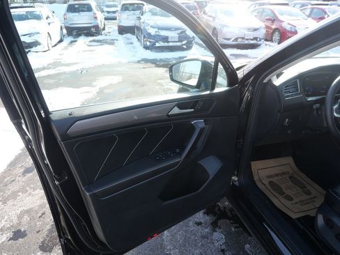 Used 2022 Volkswagen Tiguan SE image 14