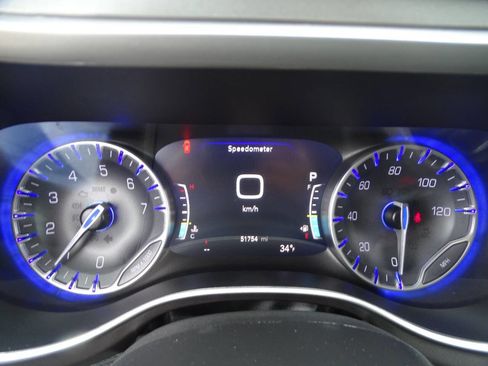 Used 2024 Chrysler Pacifica Touring-L image 17