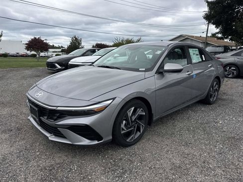 Certified 2025 Hyundai Elantra Limited image 2