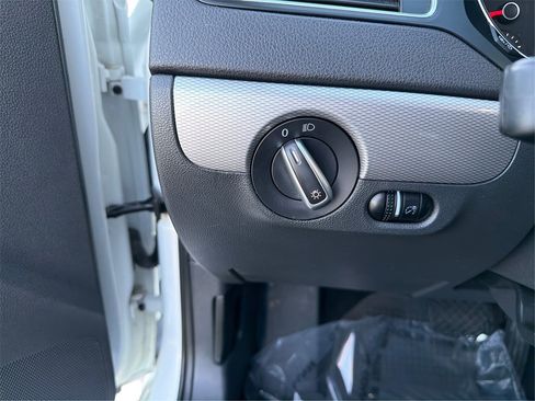 Used 2017 Volkswagen Jetta Wolfsburg Edition image 19