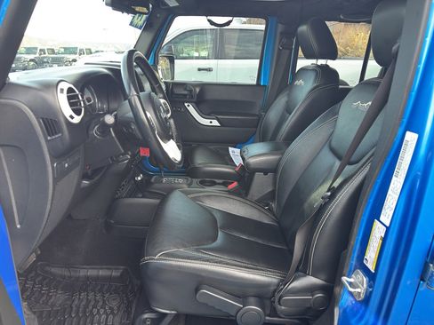 Used 2014 Jeep Wrangler Unlimited Sahara image 17