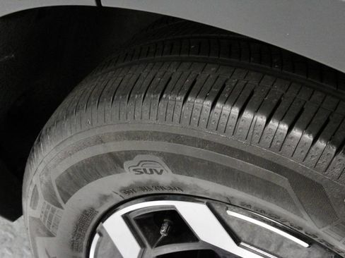 Used 2025 Hyundai Santa Fe SEL FWD image 19
