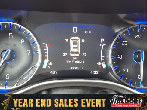 Used 2023 Chrysler Pacifica Touring-L image 21