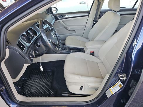 Used 2015 Volkswagen e-Golf SEL Premium image 8