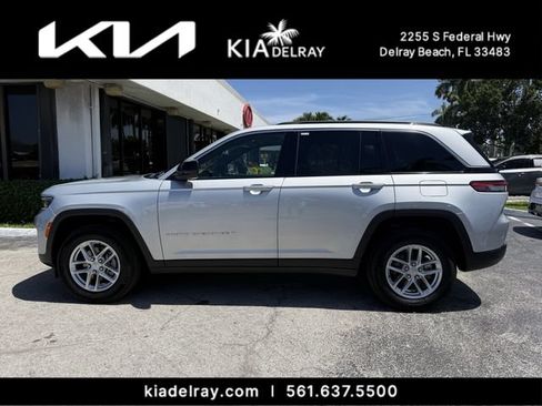 Used 2025 Jeep Grand Cherokee Laredo X w/ Luxury Tech Group I RWD image 5