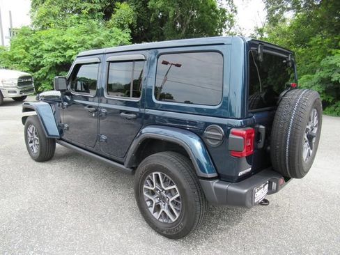 Certified 2025 Jeep Wrangler Unlimited Sahara w/ Safety Group AWD/4WD image 5