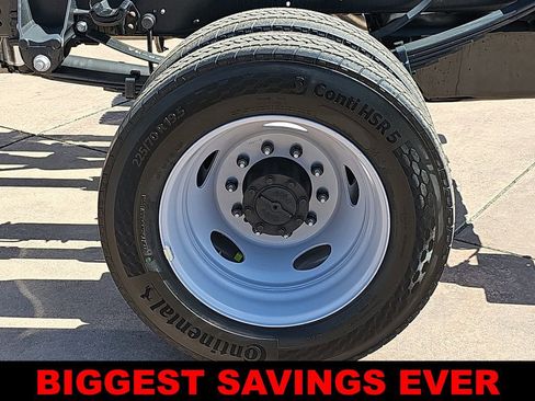 New 2025 Ford F550 4x4 Regular Cab Super Duty image 37