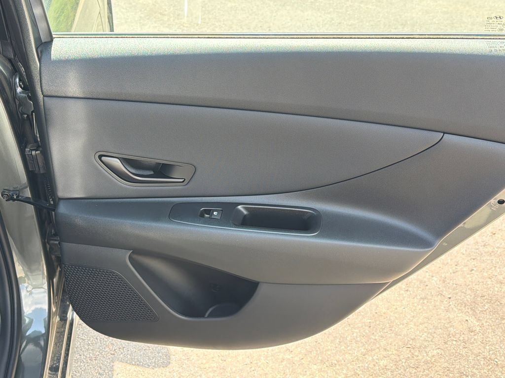 New 2026 Hyundai Elantra SEL Sport FWD image 17