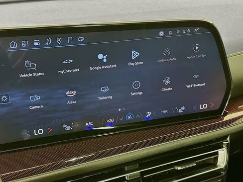 Used 2025 Chevrolet Traverse Z71 image 17