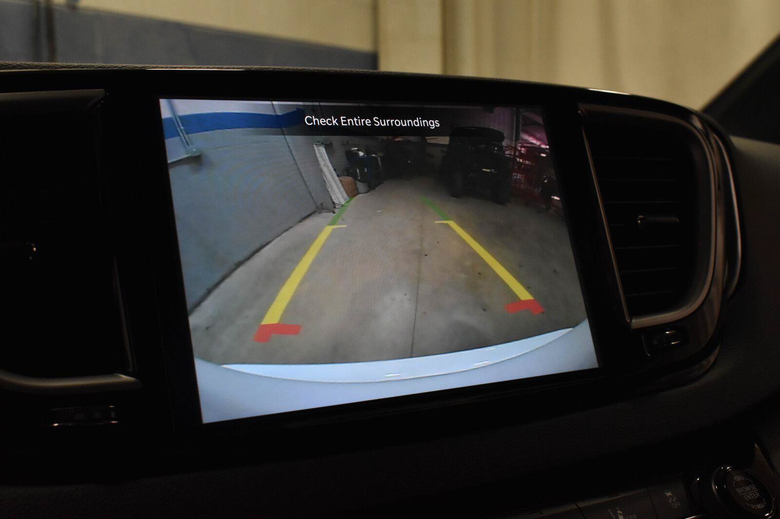 Used 2025 Chrysler Pacifica Select FWD image 17