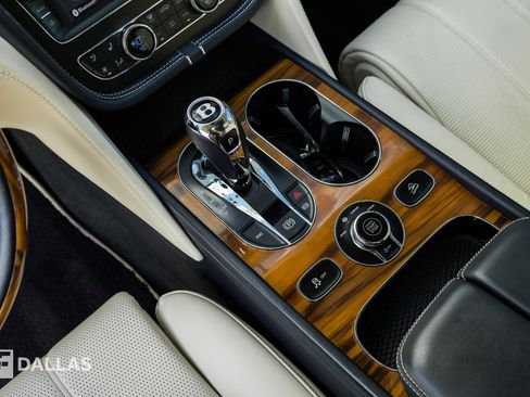 Used 2019 Bentley Bentayga AWD/4WD image 27