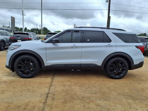 Used 2025 Ford Explorer Platinum w/ Ultimate Package RWD image 9