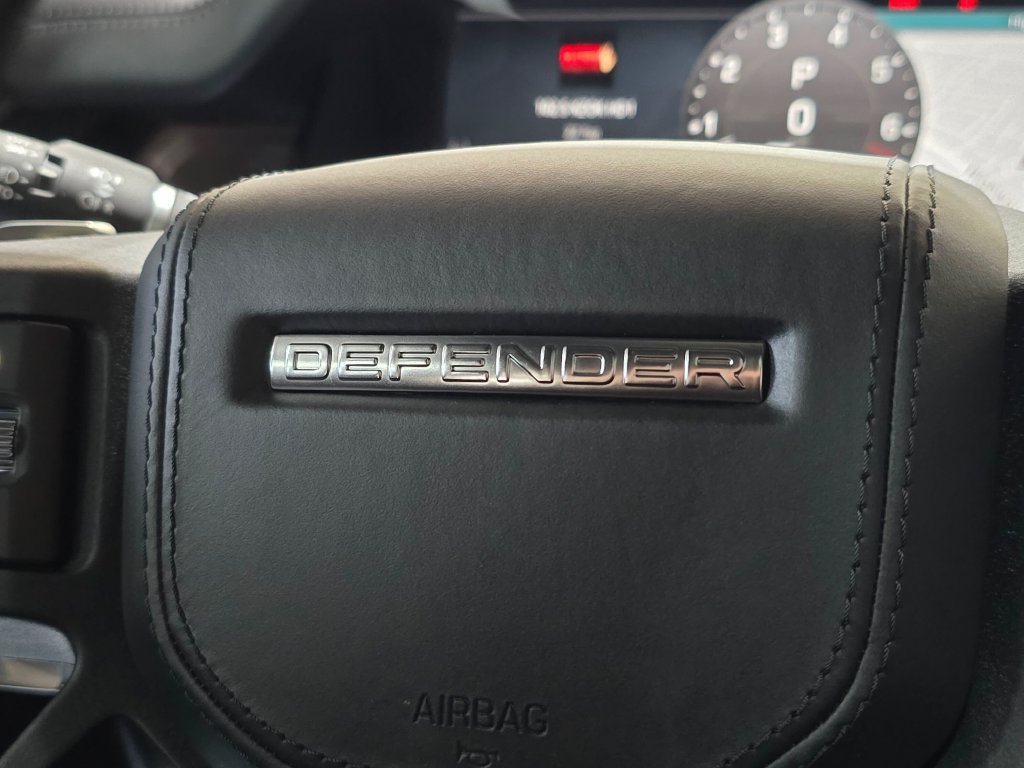 Used 2025 Land Rover Defender 110 V8 AWD/4WD image 19