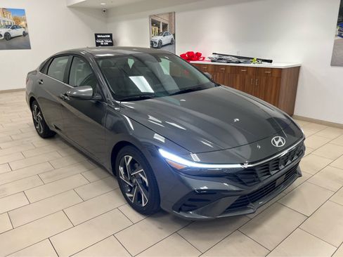 New 2026 Hyundai Elantra Limited image 4