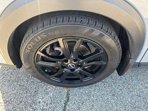 Used 2023 Nissan Kicks SR image 8