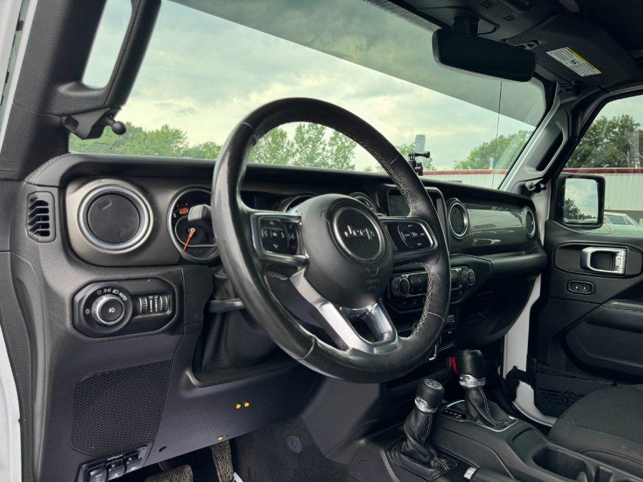 Used 2018 Jeep Wrangler Unlimited Sahara AWD/4WD image 14