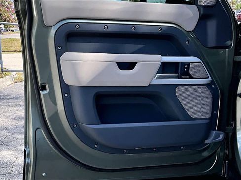 Used 2023 Land Rover Defender 130 SE image 26