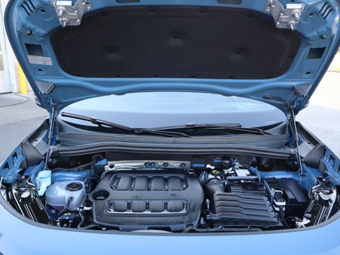 Certified 2025 Volkswagen Tiguan SE R-Line image 10