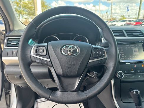 Used 2017 Toyota Camry SE w/ Moonroof Package image 15