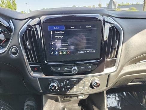 Used 2023 Chevrolet Traverse LT w/ Rear Camera Mirror Package AWD/4WD image 32