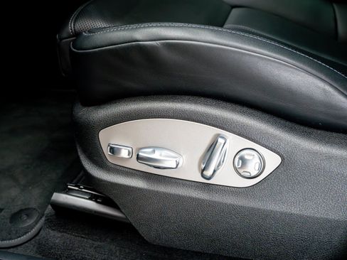 Certified 2025 Porsche Macan AWD/4WD image 27