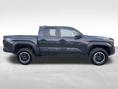 Used 2025 Toyota Tacoma TRD Off-Road image 9