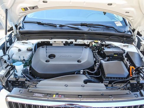 Certified 2025 Volvo XC40 B5 Core w/ Protection Package Premier image 29