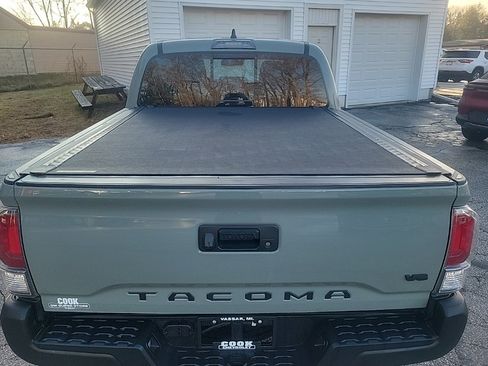 Used 2022 Toyota Tacoma TRD Off-Road image 7