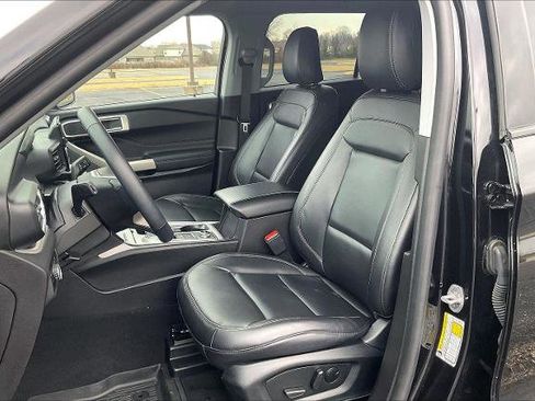 Certified 2023 Ford Explorer XLT w/ Equipment Group 202A image 7