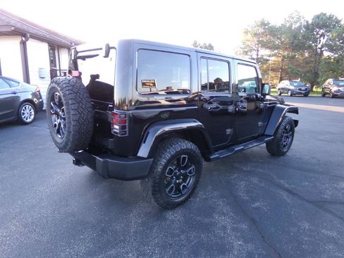 Used 2017 Jeep Wrangler Unlimited Sahara image 3