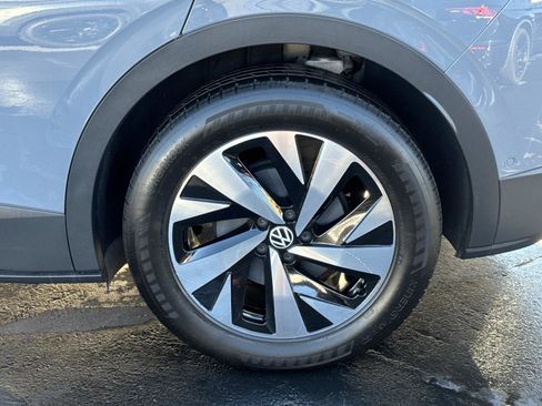 Used 2024 Volkswagen ID.4 Pro image 6
