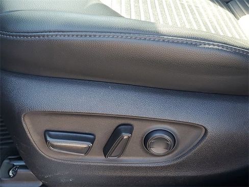 Used 2023 Toyota Highlander XSE image 18